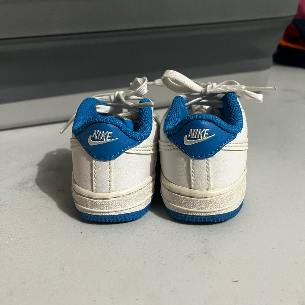 Nike Toddler White and Blue Sneakers Classic Low-Top Design